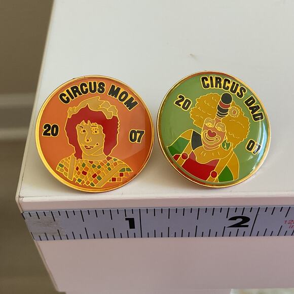 Sahib Shrine Circus Mom and Dad Pin 1992 Collectors Pins with Backs Great Cond. - Picture 4 of 6